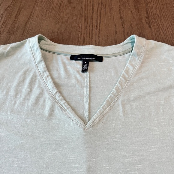 White House Black Market Mint Green Shimmer V-Neck Short Sleeve Top Size Small - Picture 5 of 10